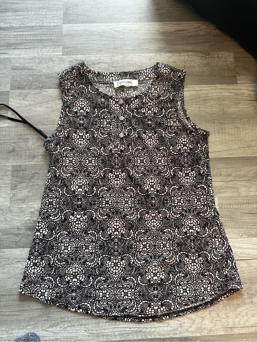 Jones Studio Black & White Sleeveless Printed Camisole